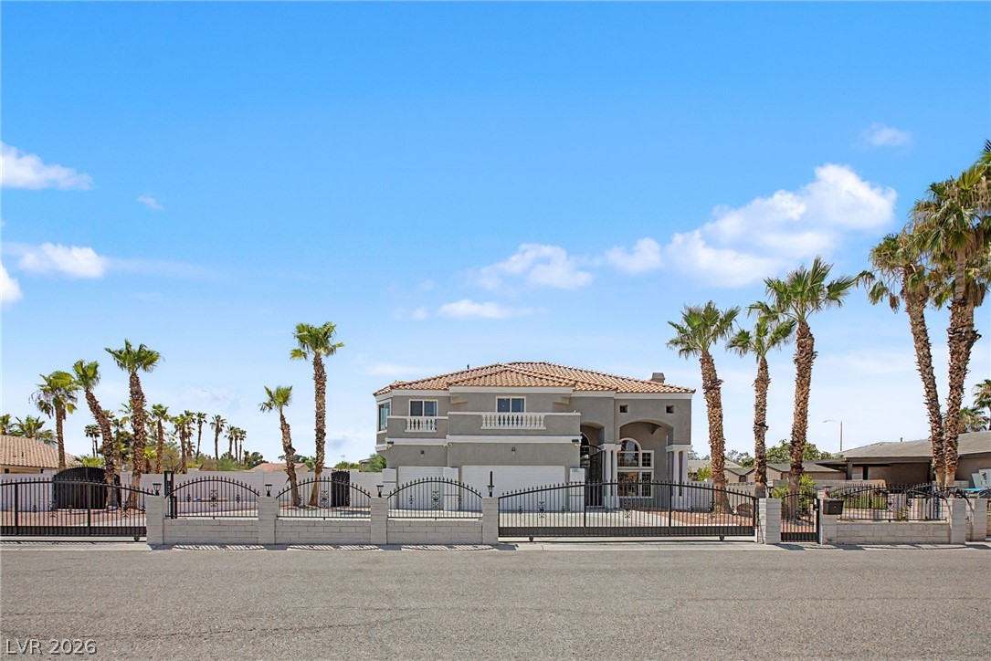 1931 Del Font Court Property Photo 2
