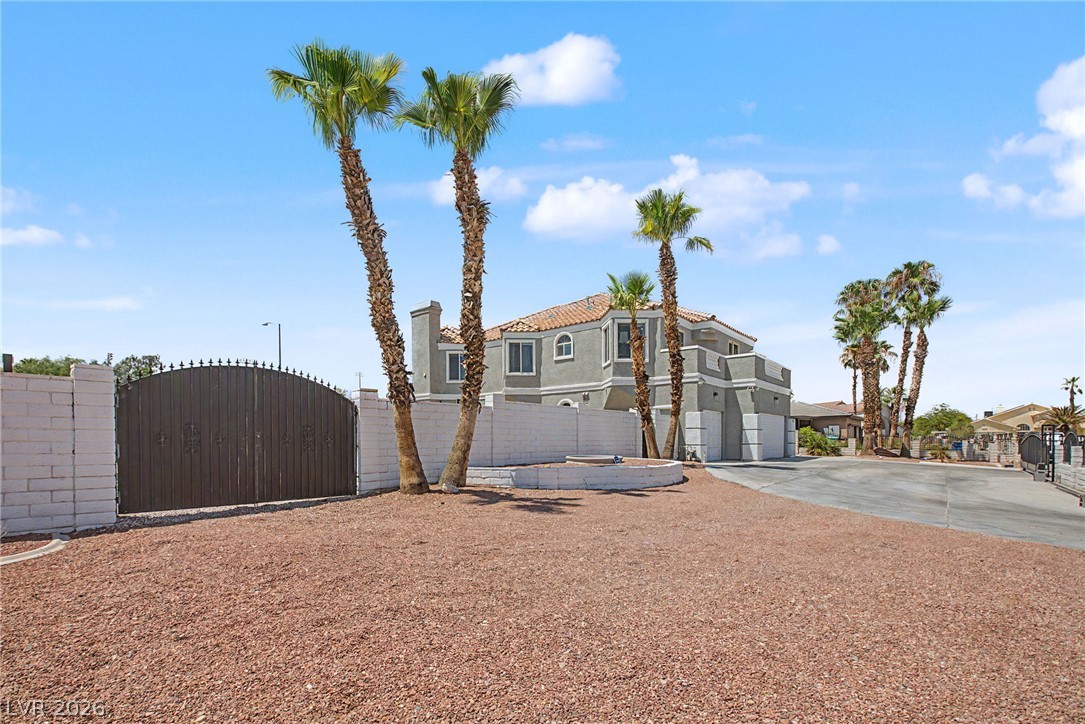 1931 Del Font Court Property Photo 4