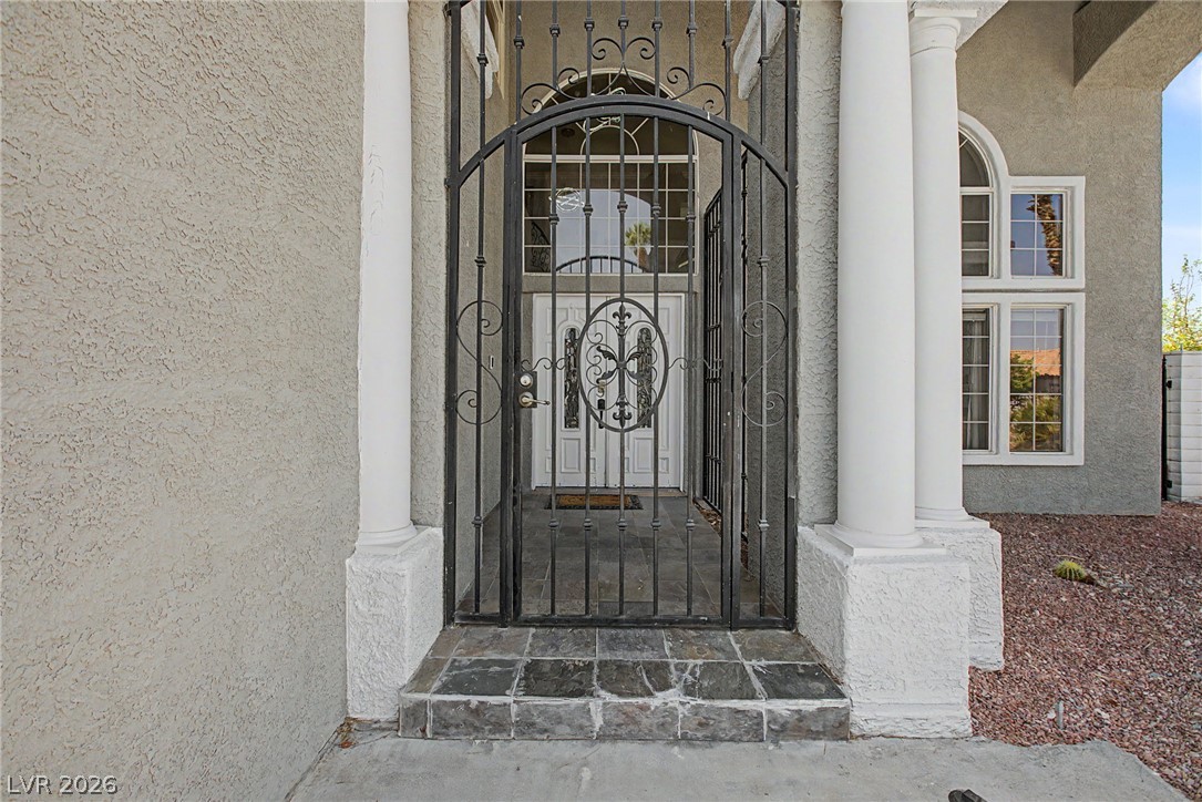 1931 Del Font Court Property Photo 5