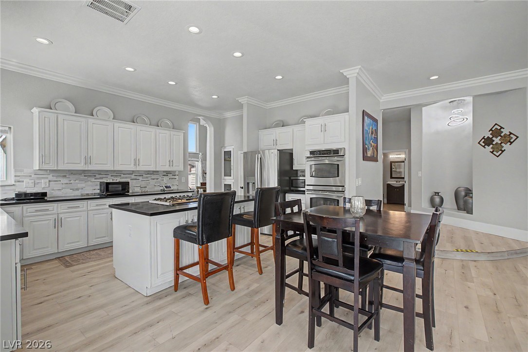 1931 Del Font Court Property Photo 23