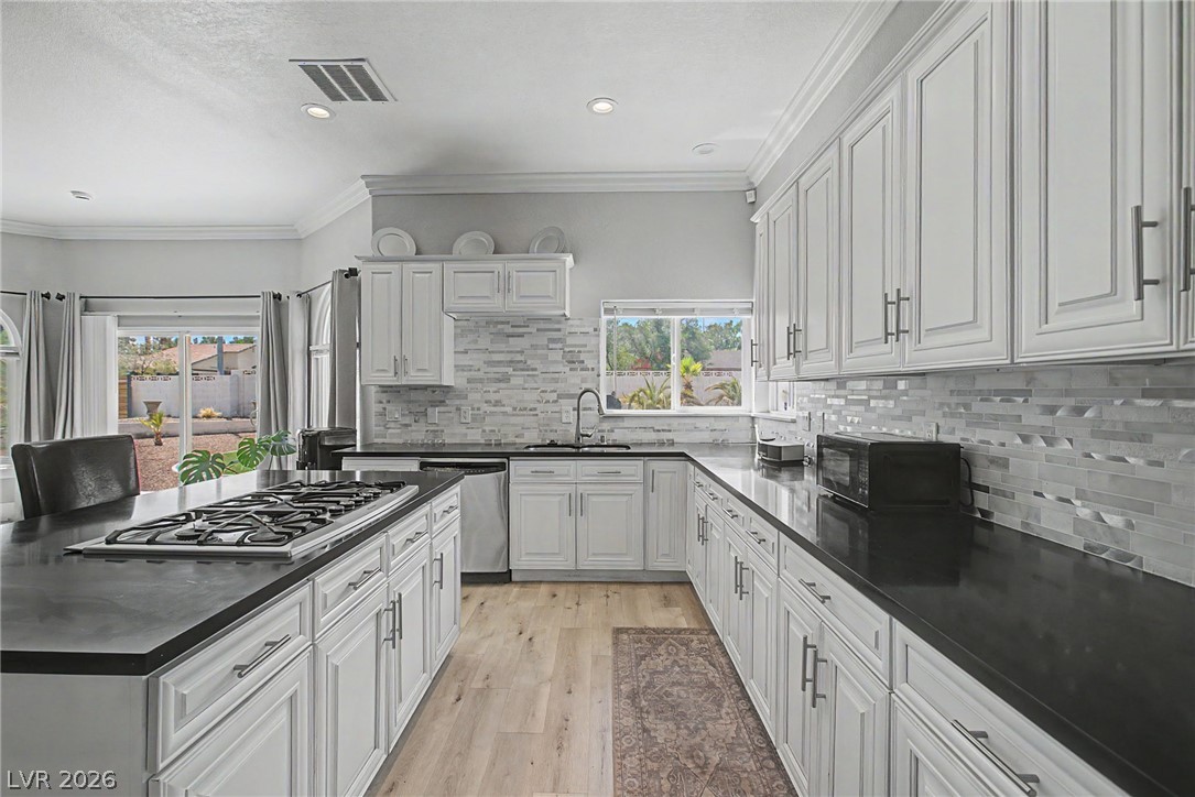 1931 Del Font Court Property Photo 28