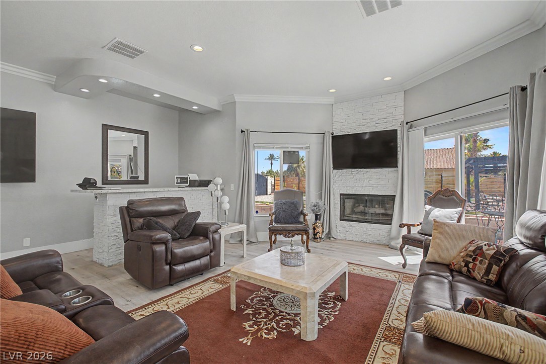 1931 Del Font Court Property Photo 32