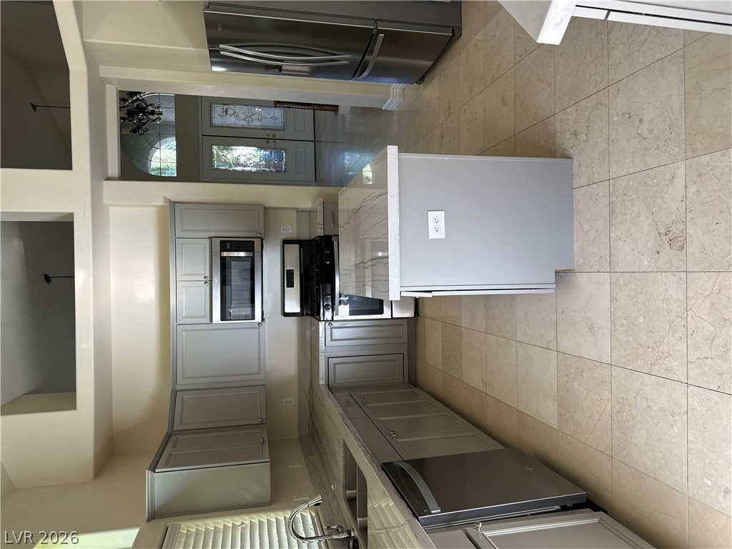 4659 Munich Court Property Photo 14