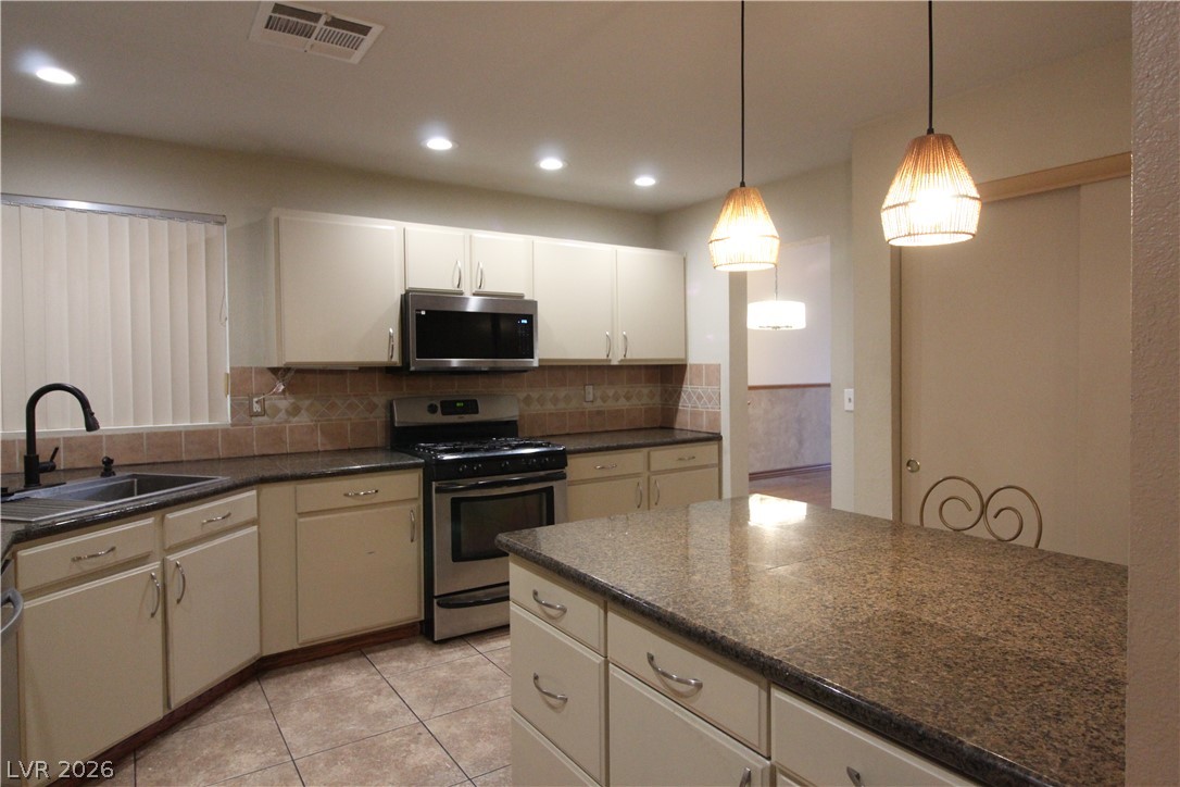 7721 Beach Falls Court Property Photo 5