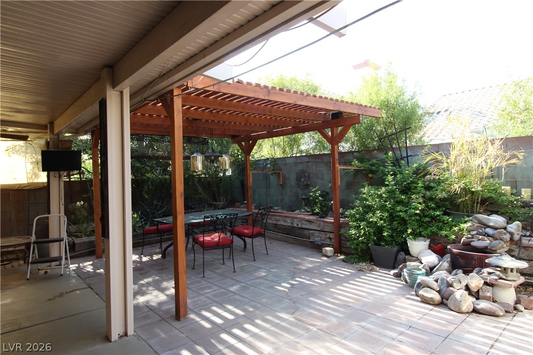 7721 Beach Falls Court Property Photo 18