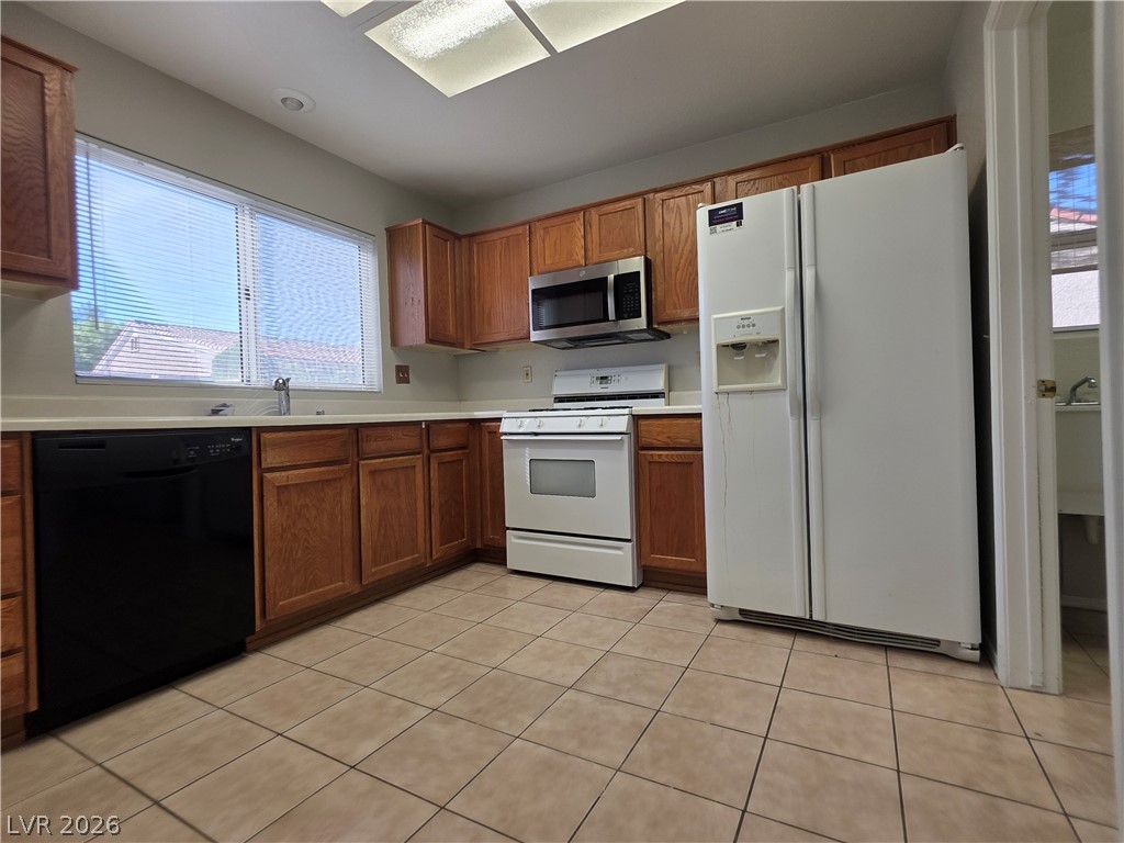 8729 Pennystone Avenue Property Photo 8