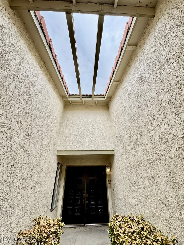 1720 Carlos Drive Property Photo 4