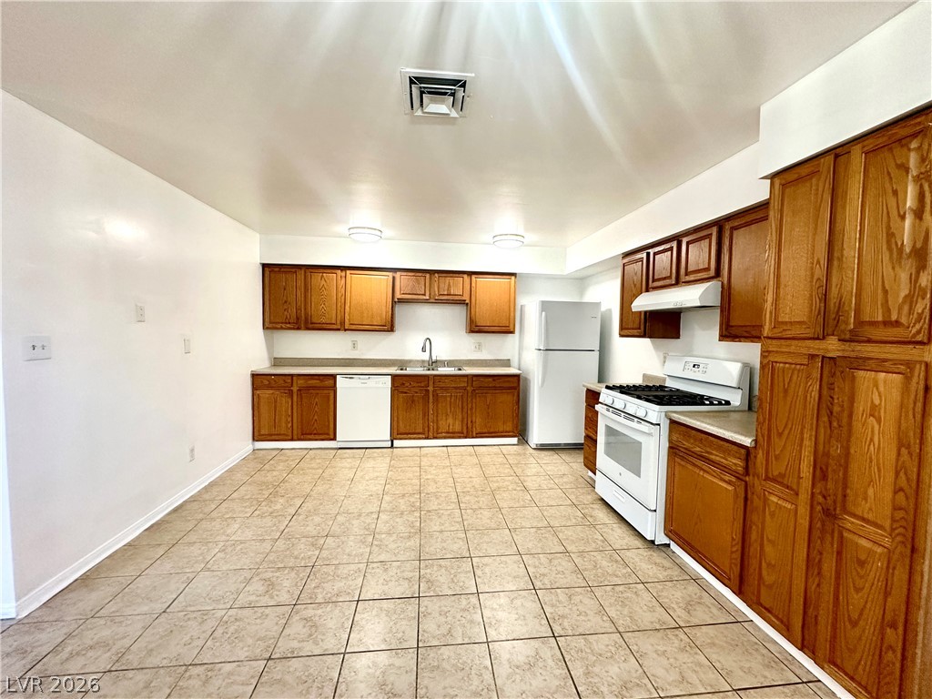 4694 Dennis Way Property Photo 8