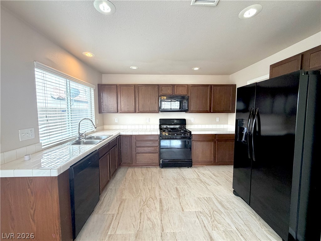 8346 Fame Avenue Property Photo 10