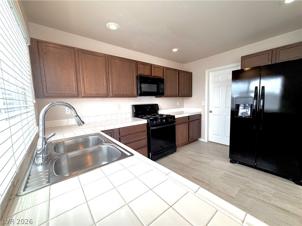 8346 Fame Avenue Property Photo 11
