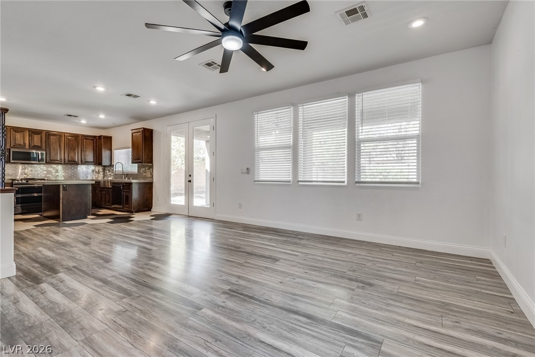 5525 Mesquite Creek Street Property Photo 13