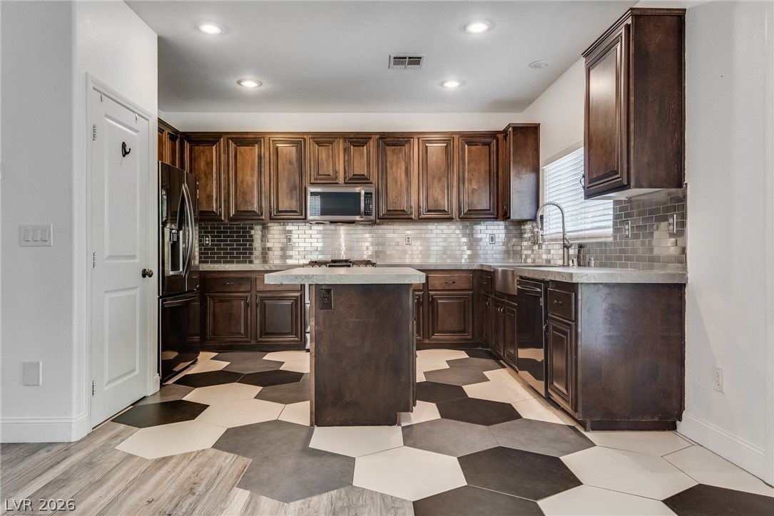 5525 Mesquite Creek Street Property Photo 14