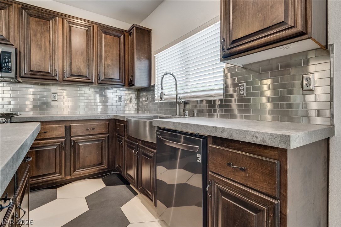 5525 Mesquite Creek Street Property Photo 15