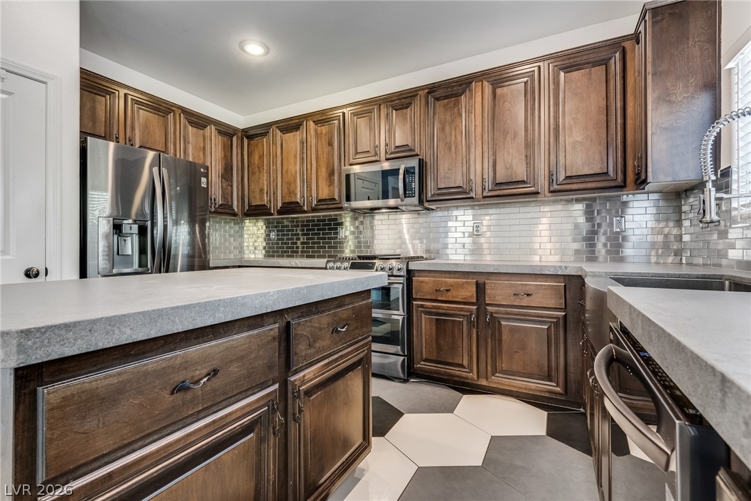 5525 Mesquite Creek Street Property Photo 16