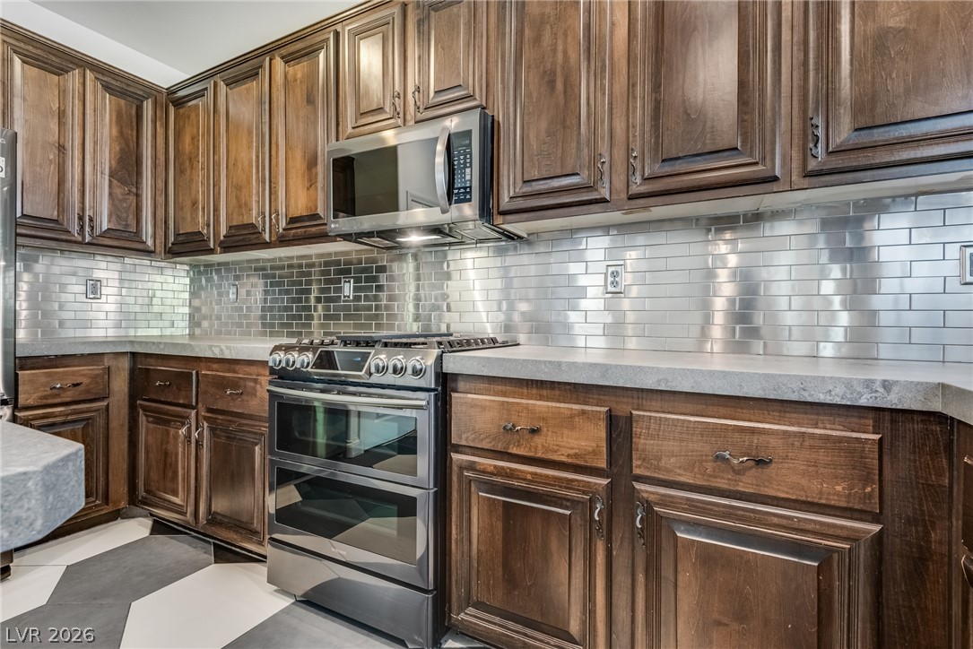 5525 Mesquite Creek Street Property Photo 17