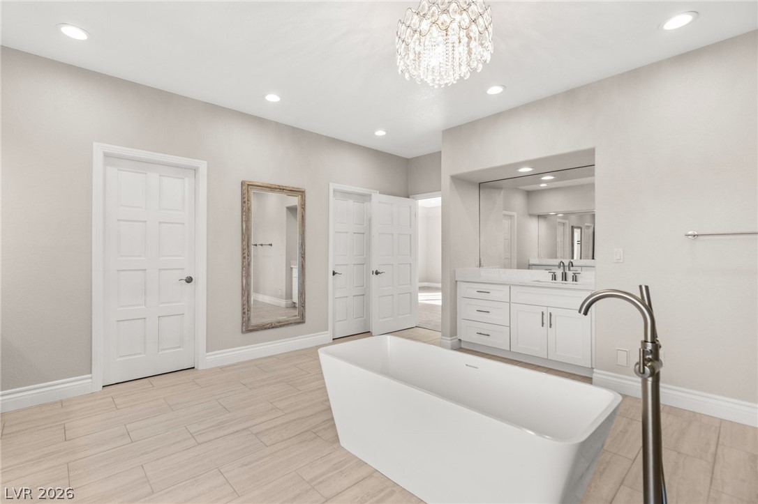 13 Dovetail Circle Property Photo 34