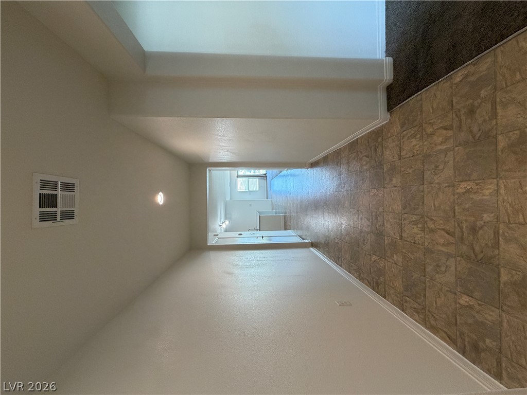 132 West Winston Lane Property Photo 3