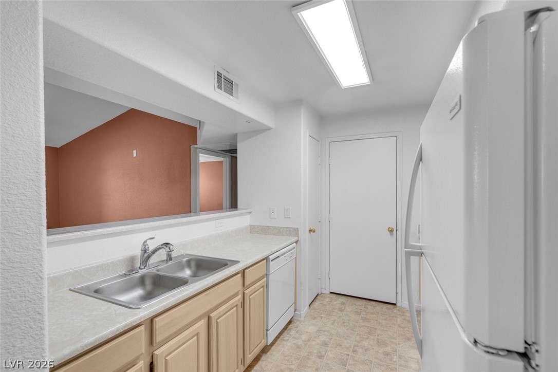 555 East Silverado Ranch Boulevard 2159 Property Photo 12