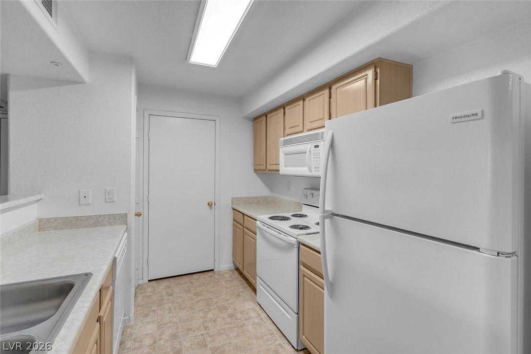 555 East Silverado Ranch Boulevard 2159 Property Photo 13
