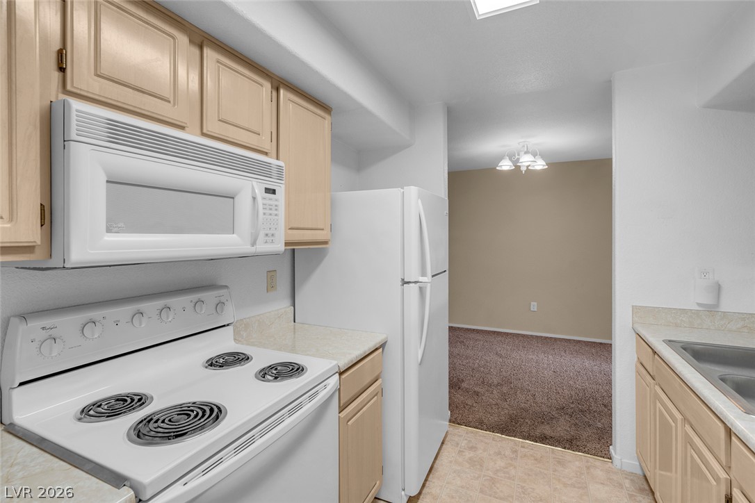 555 East Silverado Ranch Boulevard 2159 Property Photo 16