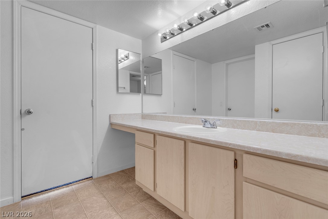 555 East Silverado Ranch Boulevard 2159 Property Photo 23