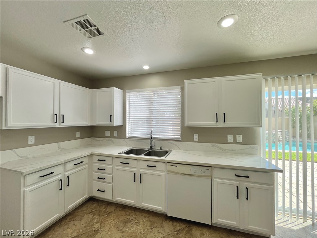 9924 Clover Field Court Property Photo 3