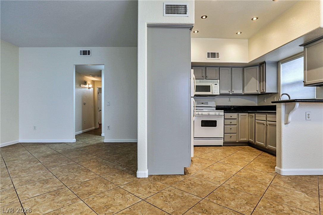 520 Arrowhead Trail 613 Property Photo 4