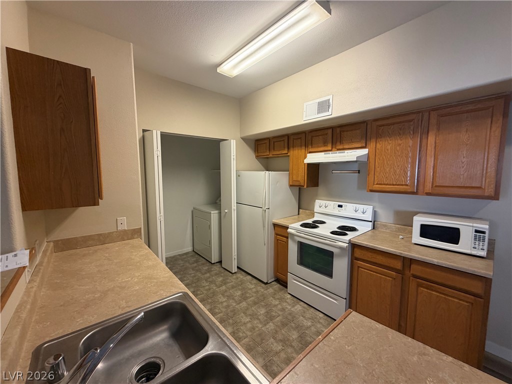 2615 West Gary Avenue 1053 Property Photo 2