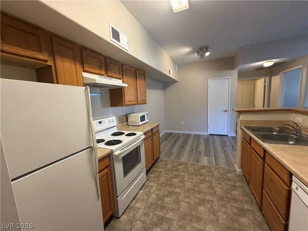2615 West Gary Avenue 1053 Property Photo 3