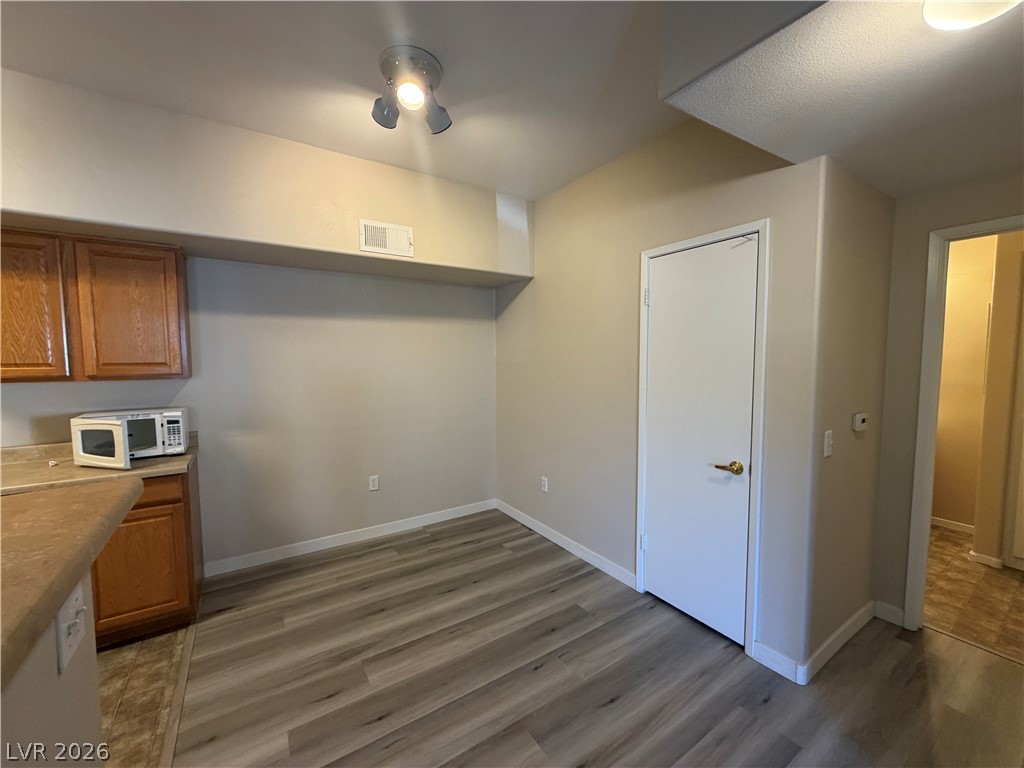 2615 West Gary Avenue 1053 Property Photo 4