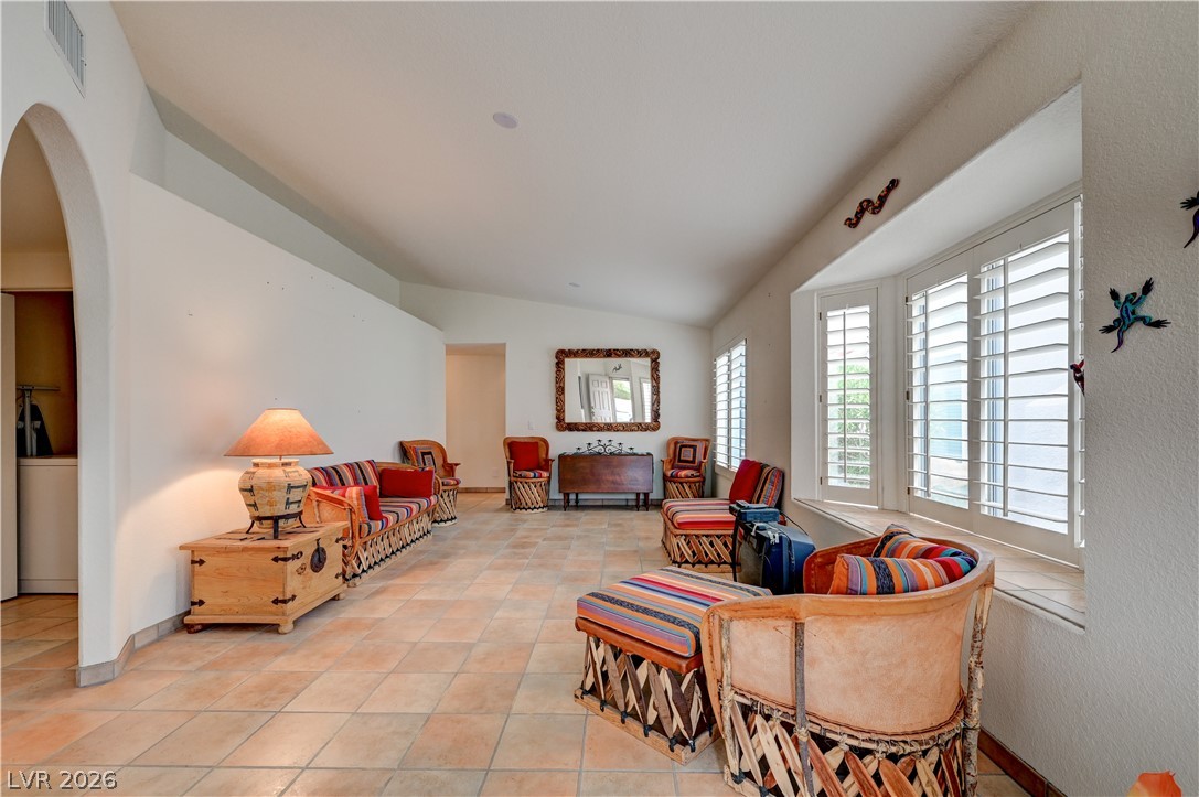 408 Sunset Point Property Photo 6