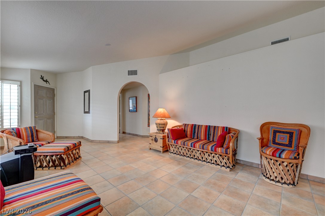 408 Sunset Point Property Photo 9