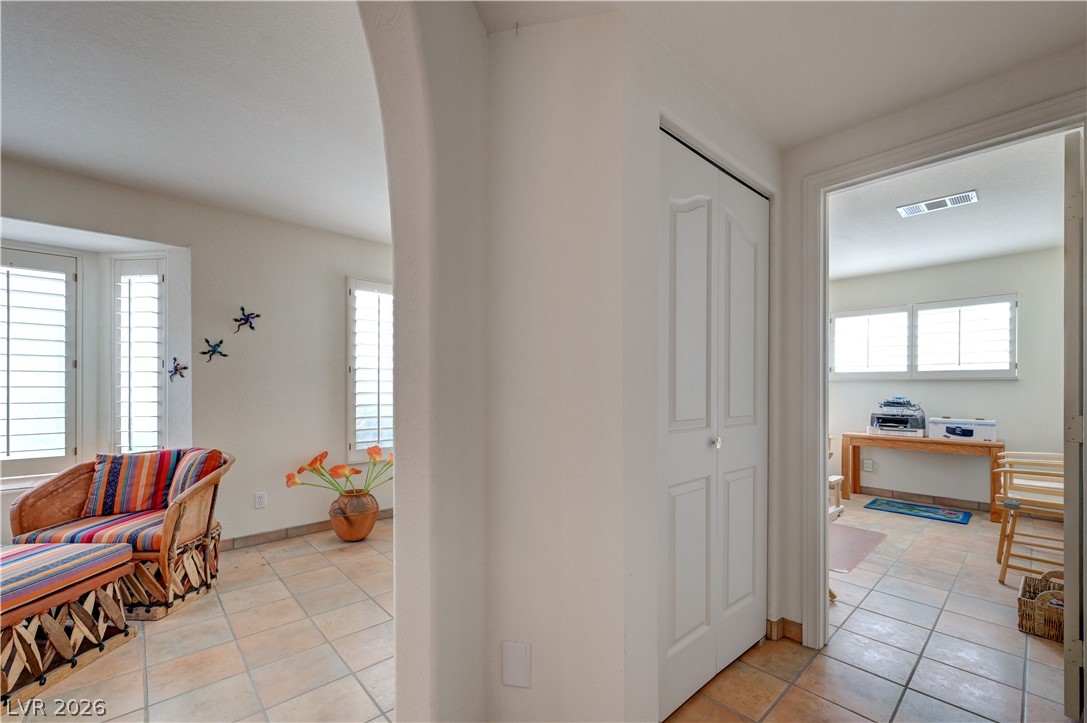 408 Sunset Point Property Photo 11