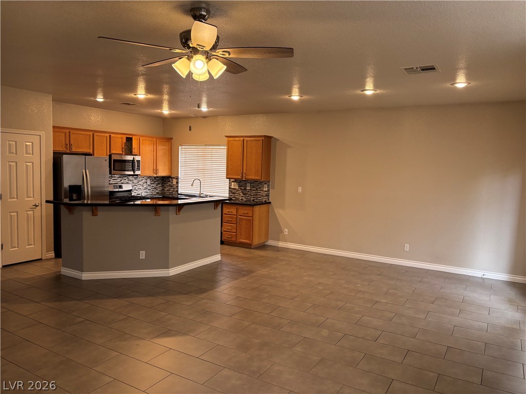 10628 South Olivebranch Avenue Property Photo 6
