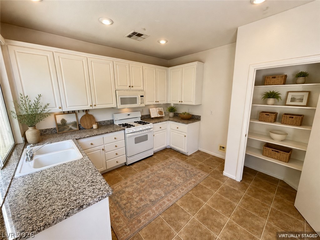 10319 Splendor Ridge Avenue Property Photo 5