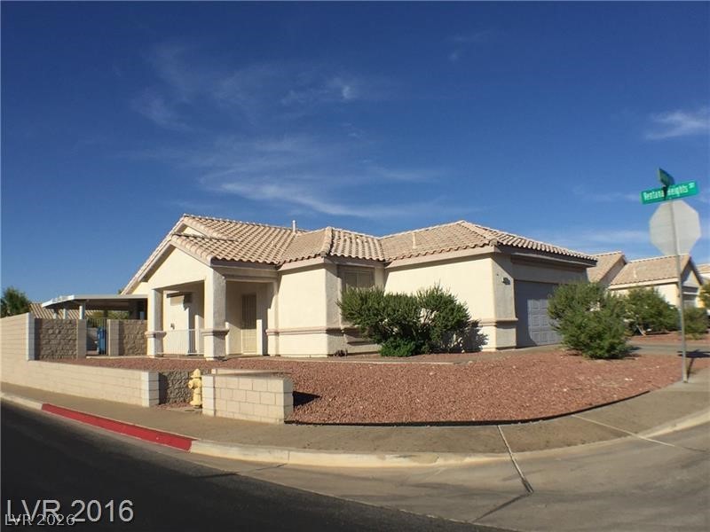 1010 Seaside Daisy Court Property Photo 2