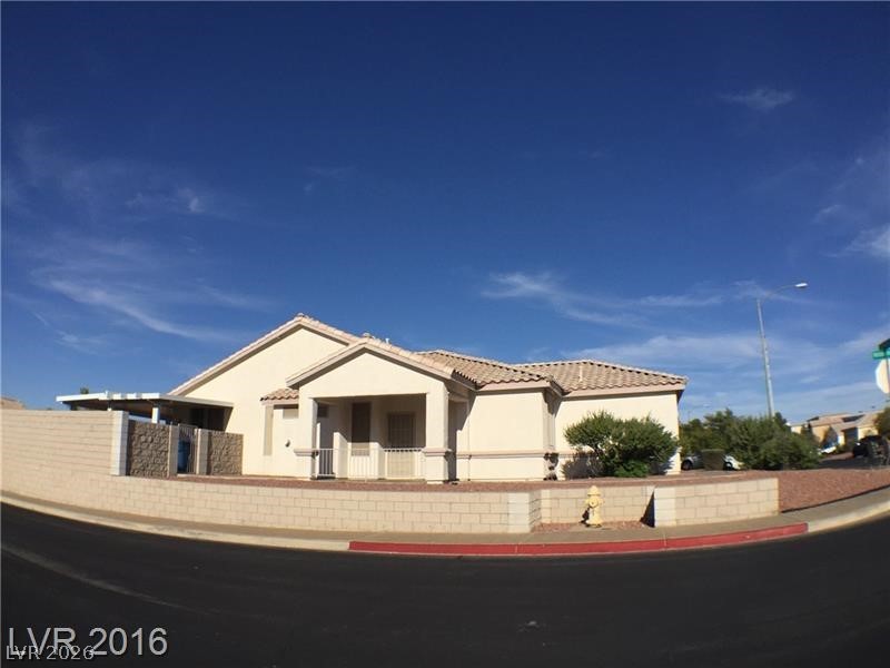 1010 Seaside Daisy Court Property Photo 3