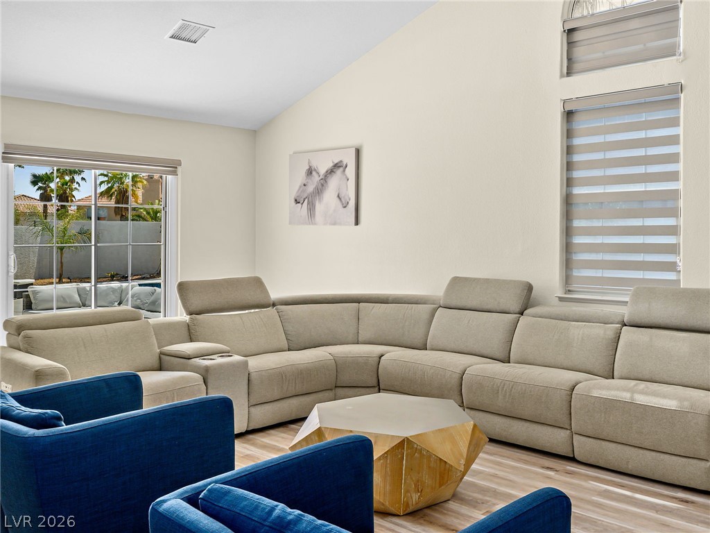 9041 Kingsdale Court Property Photo 14