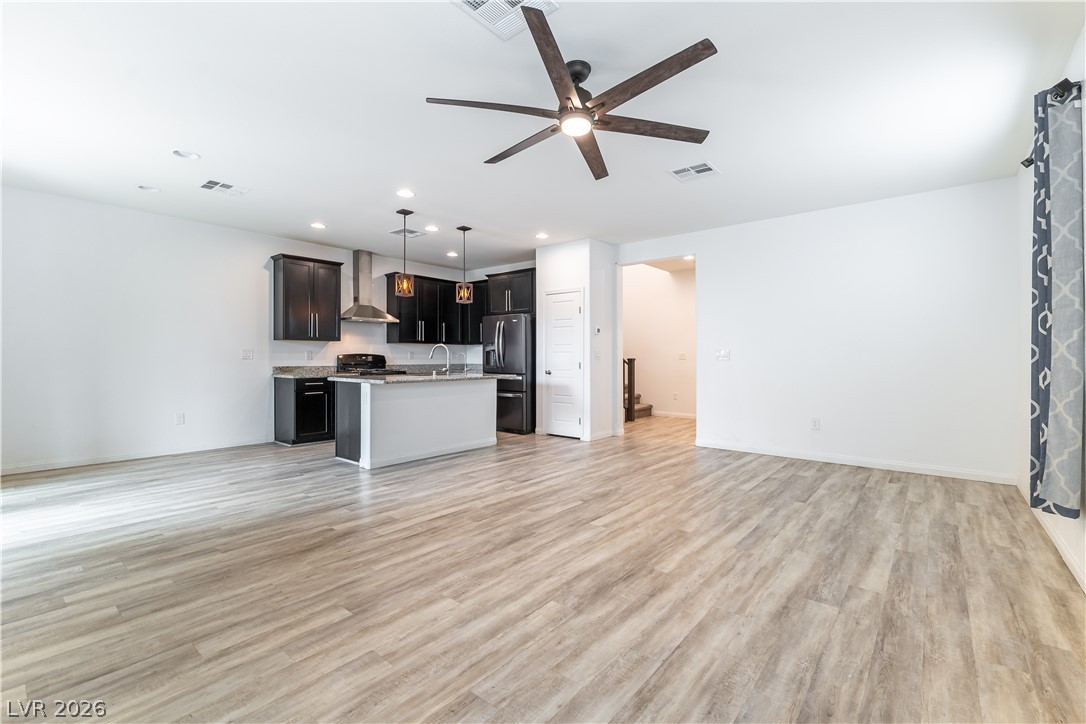 385 Stephen Clear Avenue Property Photo 3