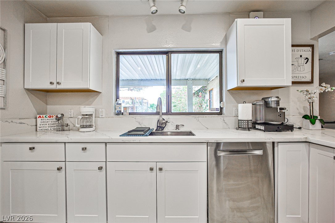1505 Hialeah Drive Property Photo 3
