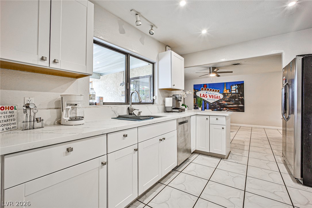 1505 Hialeah Drive Property Photo 4