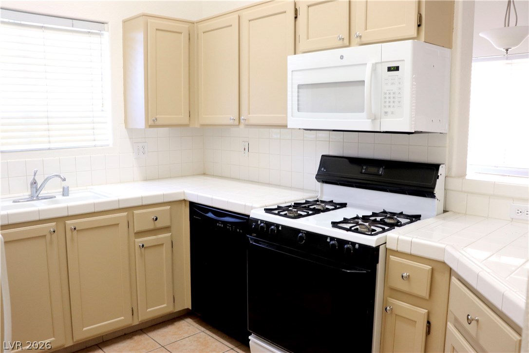 2807926 Property Photo 2