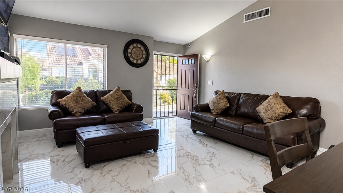 1687 Bent Arrow Drive Property Photo 3