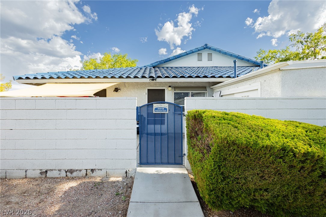 2121 Petersham Court B Property Photo 1