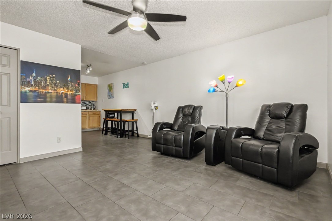 2121 Petersham Court B Property Photo 5