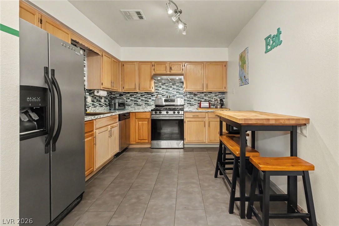 2121 Petersham Court B Property Photo 6