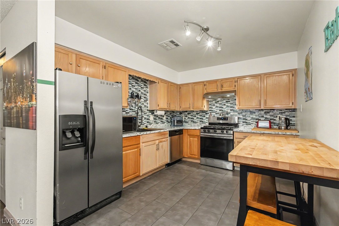 2121 Petersham Court B Property Photo 7