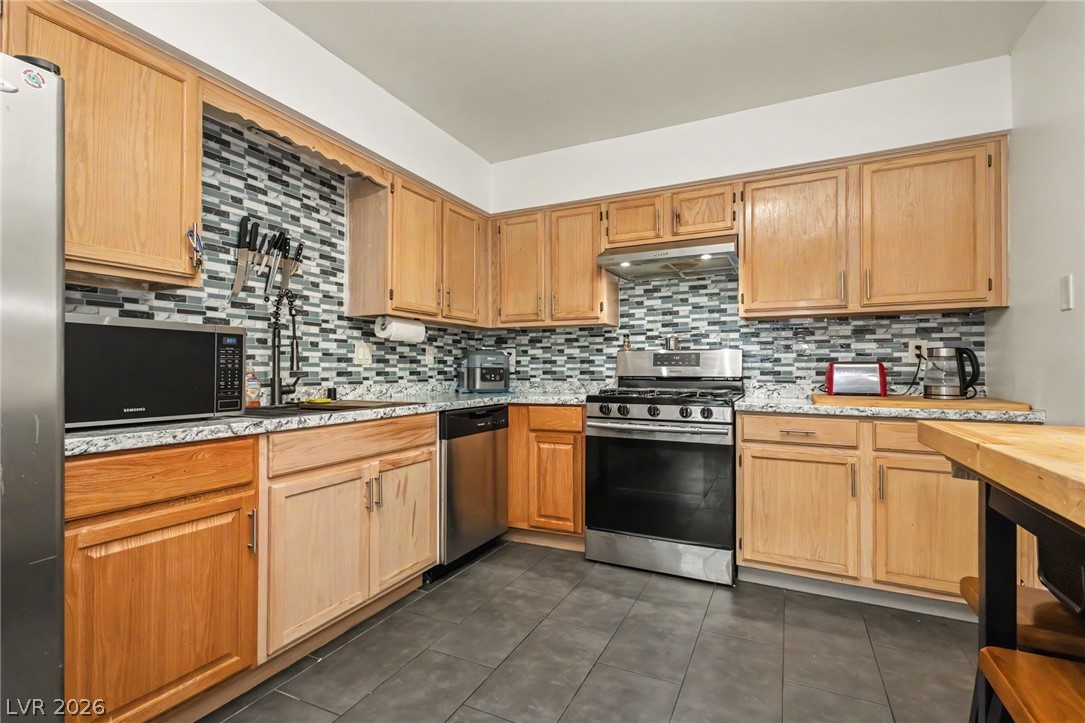 2121 Petersham Court B Property Photo 8