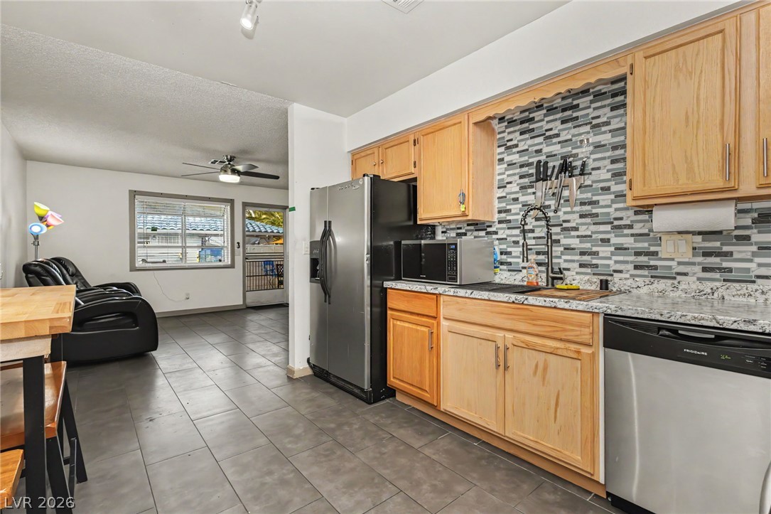 2121 Petersham Court B Property Photo 9