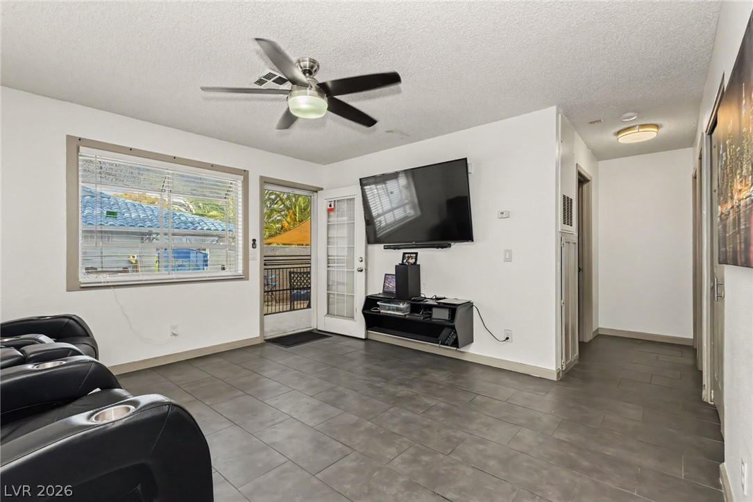 2121 Petersham Court B Property Photo 10